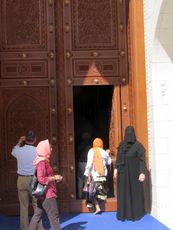 268 Eingangsportal zum Gebetssaal.JPG